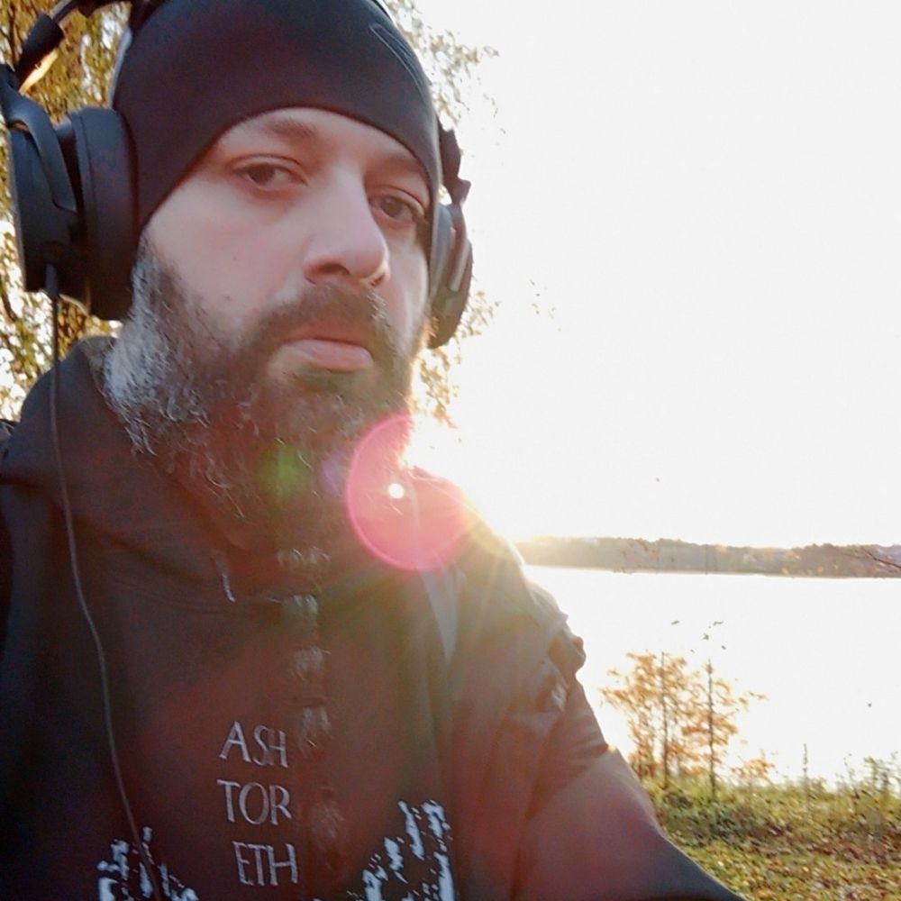 Lukas M.