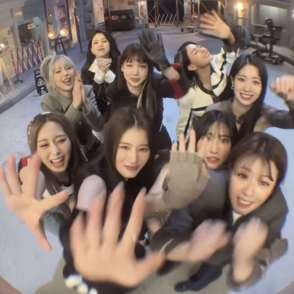 ⠀⠀twice loops⁹