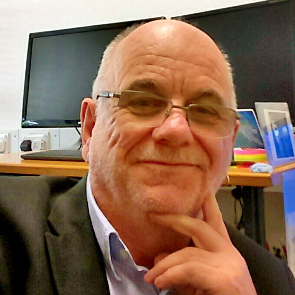 Simon Mahony