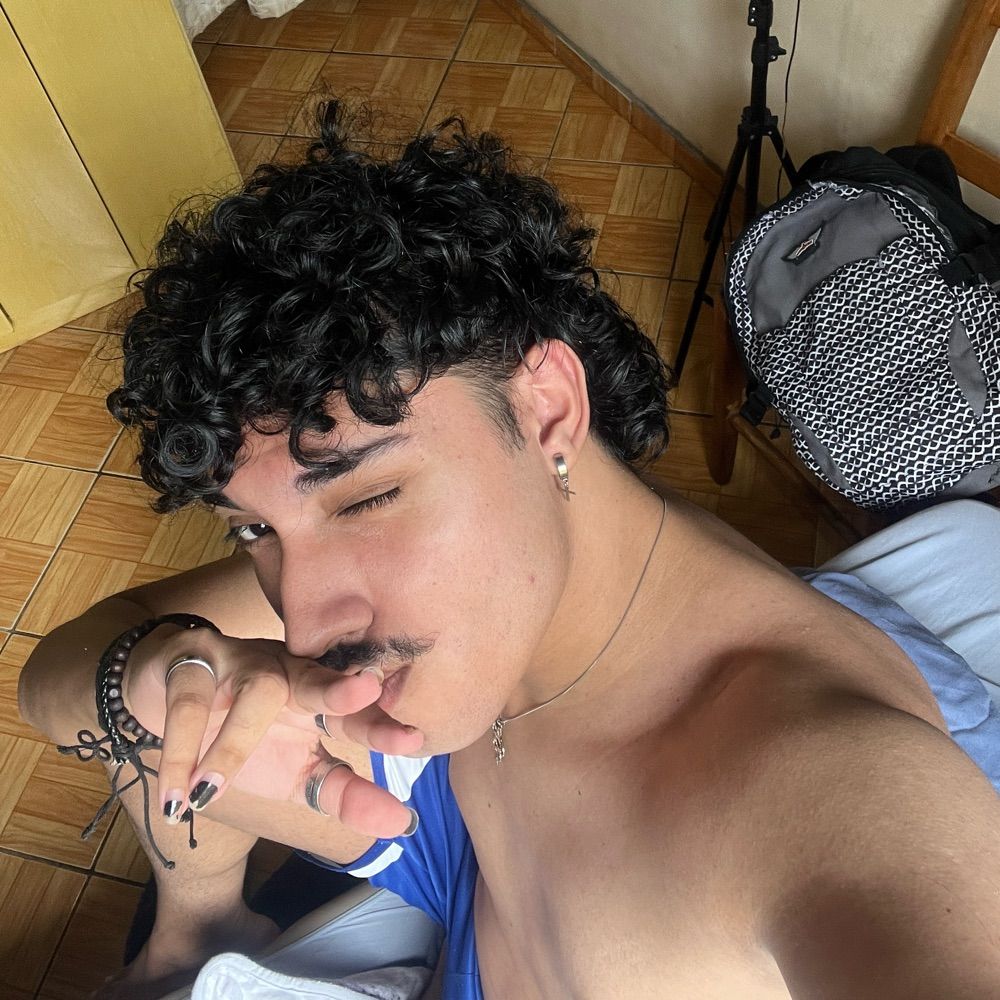 pessoa aleatória da internet 🐸✮