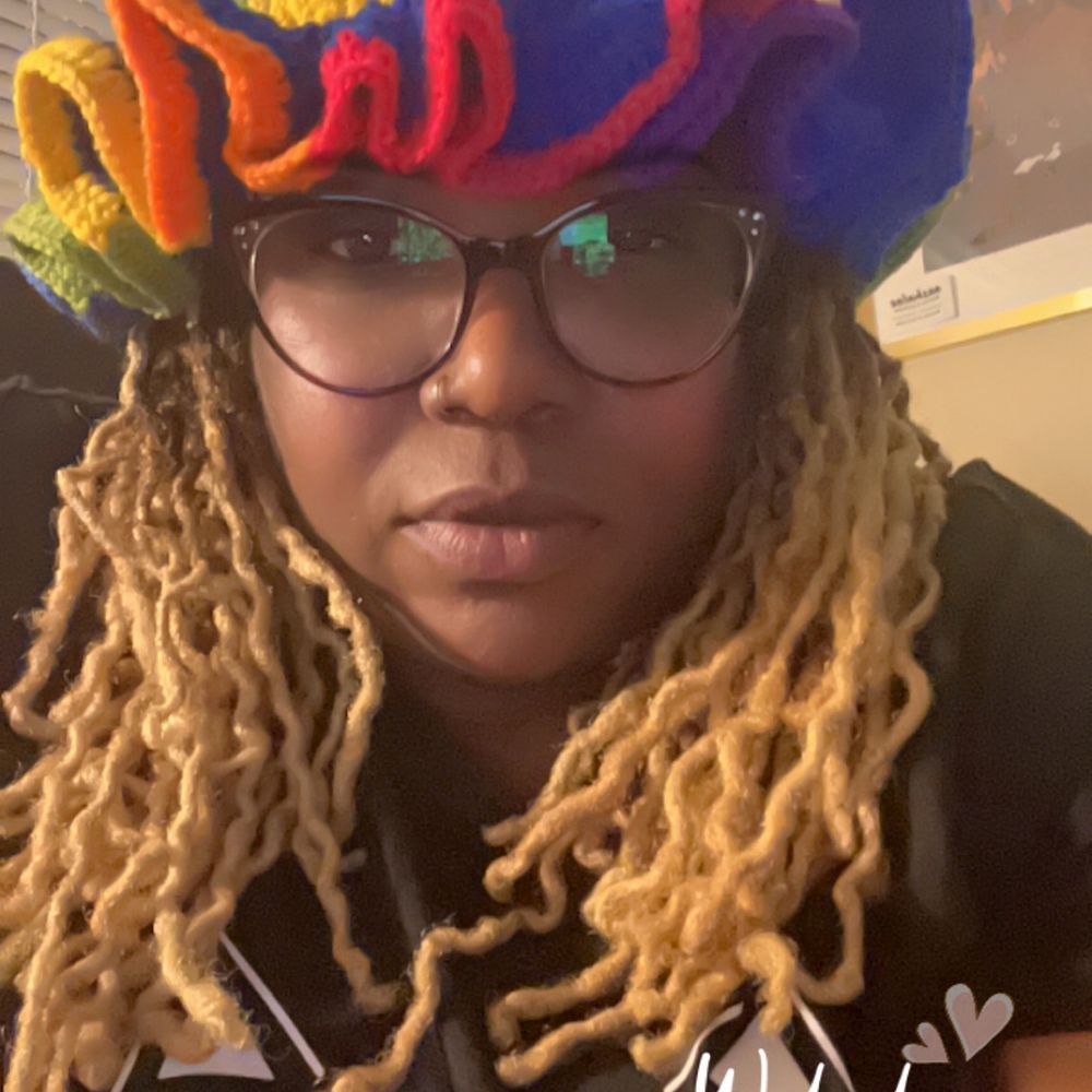Crème de la Meow Meow 🥰 (she/they)