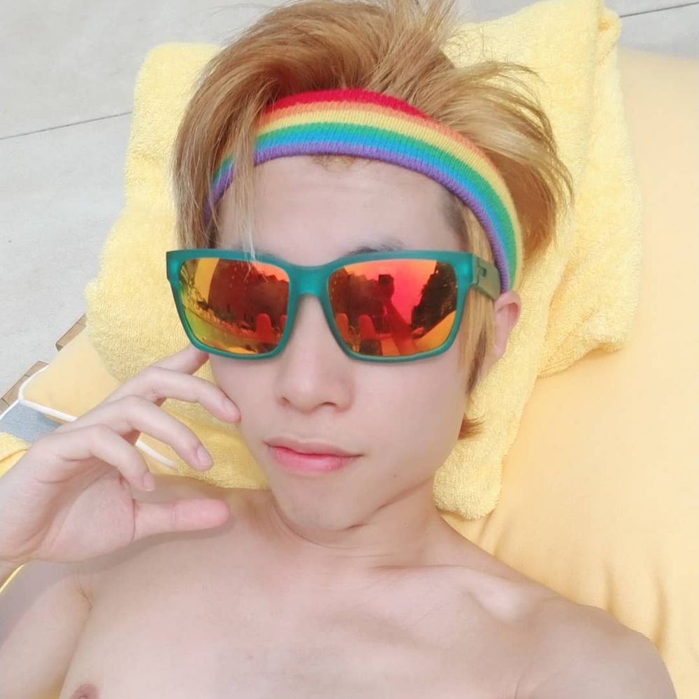 GayWhiteShadow