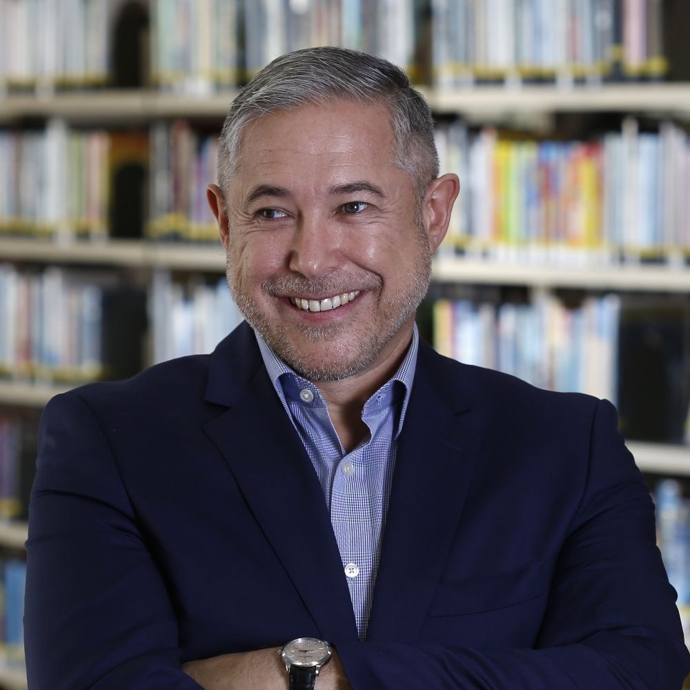 Dr Nigel J Winnard