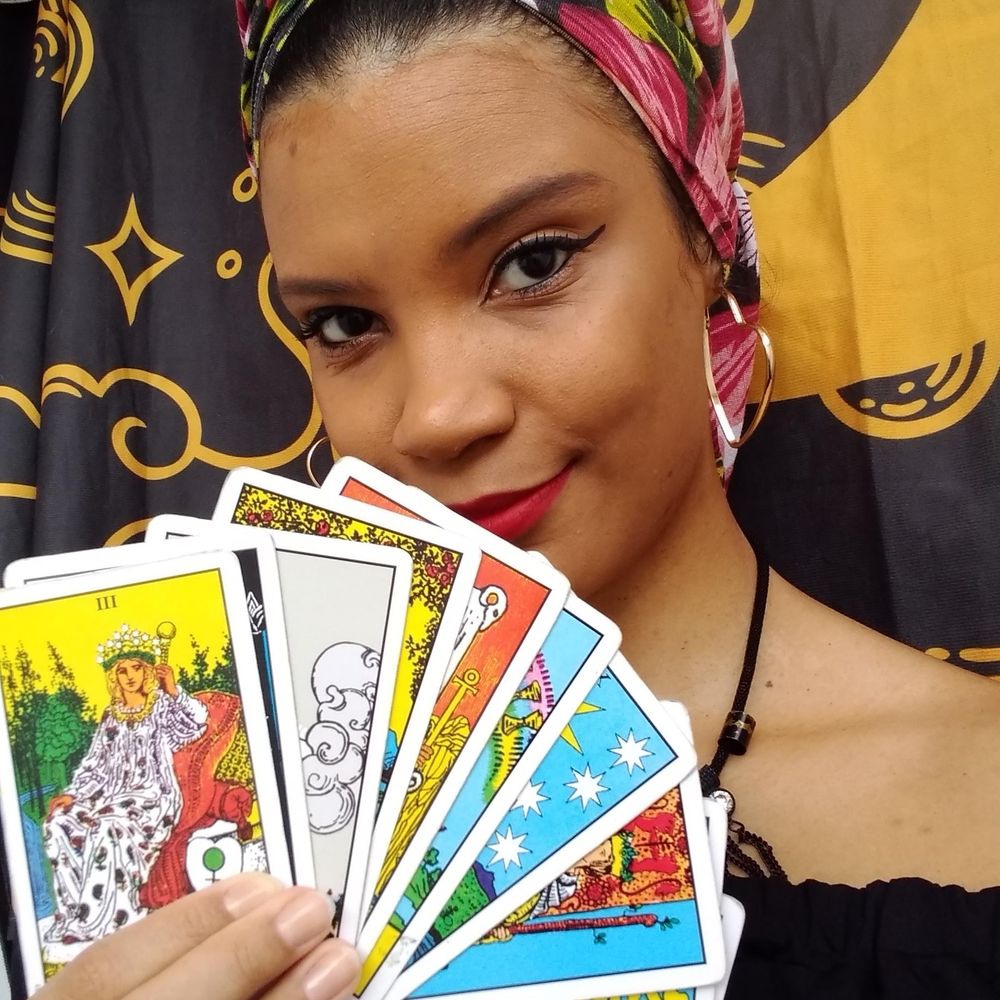 Cacau Siqueira | Taróloga | Astróloga | Filha de Pombogira