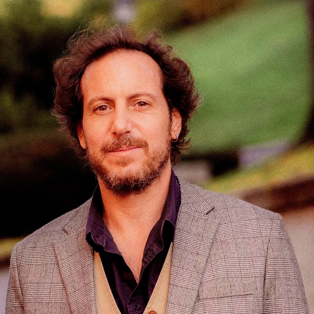 Julián Olivares