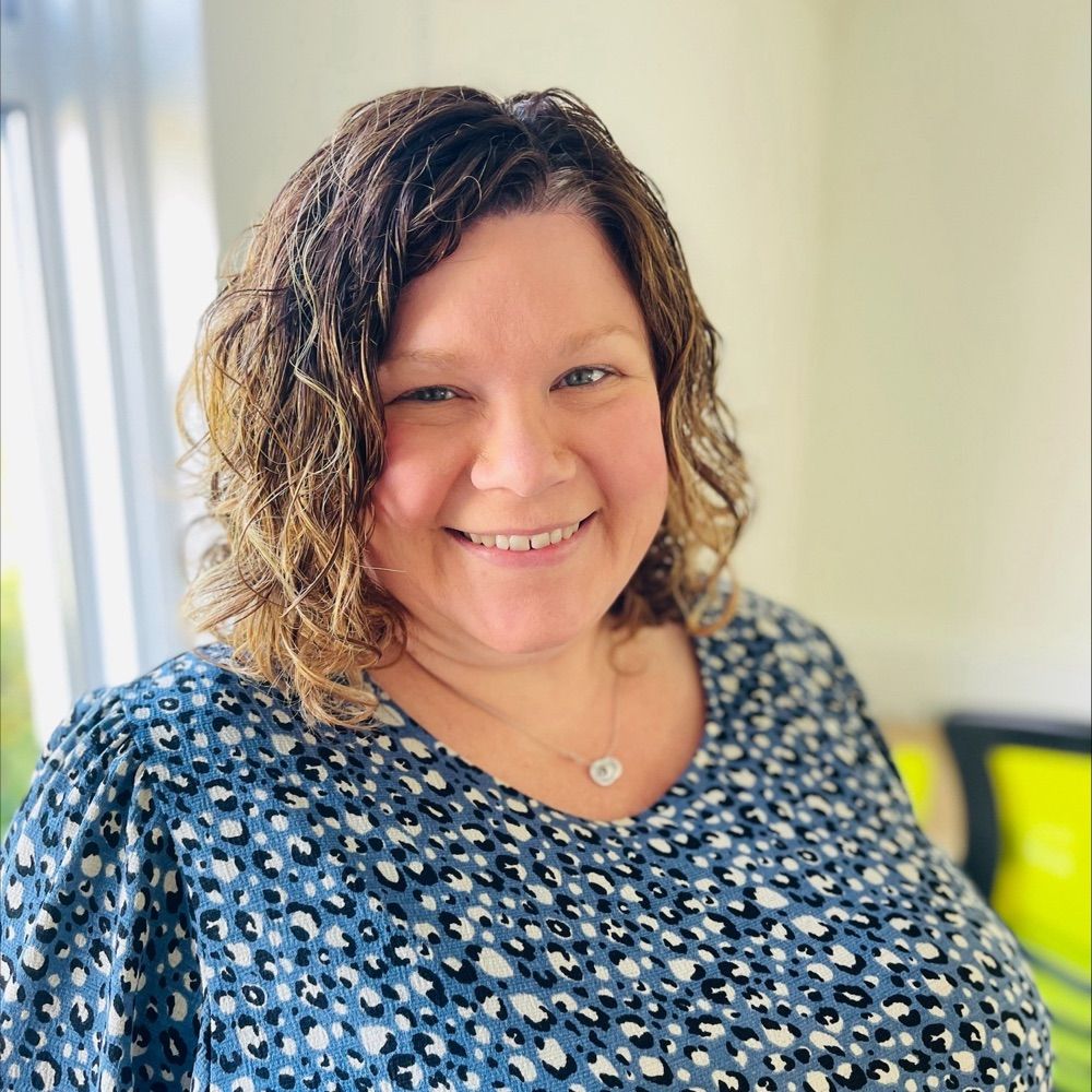 Dr Lyndsay Cardwell