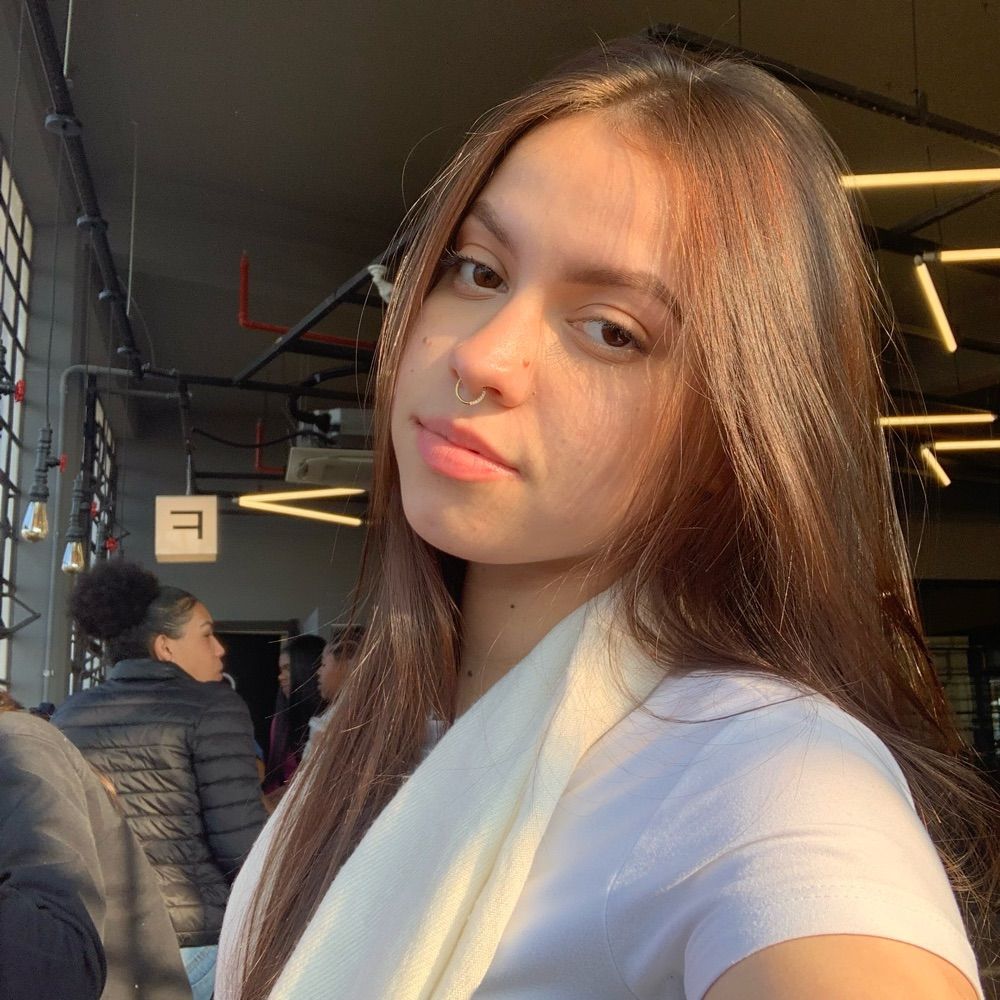 júlia 
