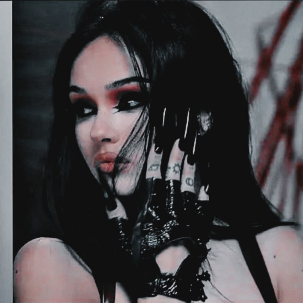 𝐄𝐫𝐢𝐬, the chaos.