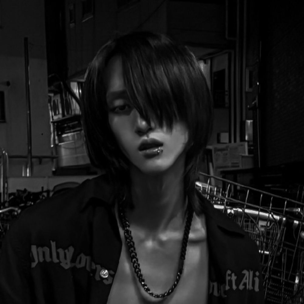 ㅤ𝗖𝗛𝗥𝗢𝗟𝗟𝗢, 𝔏.