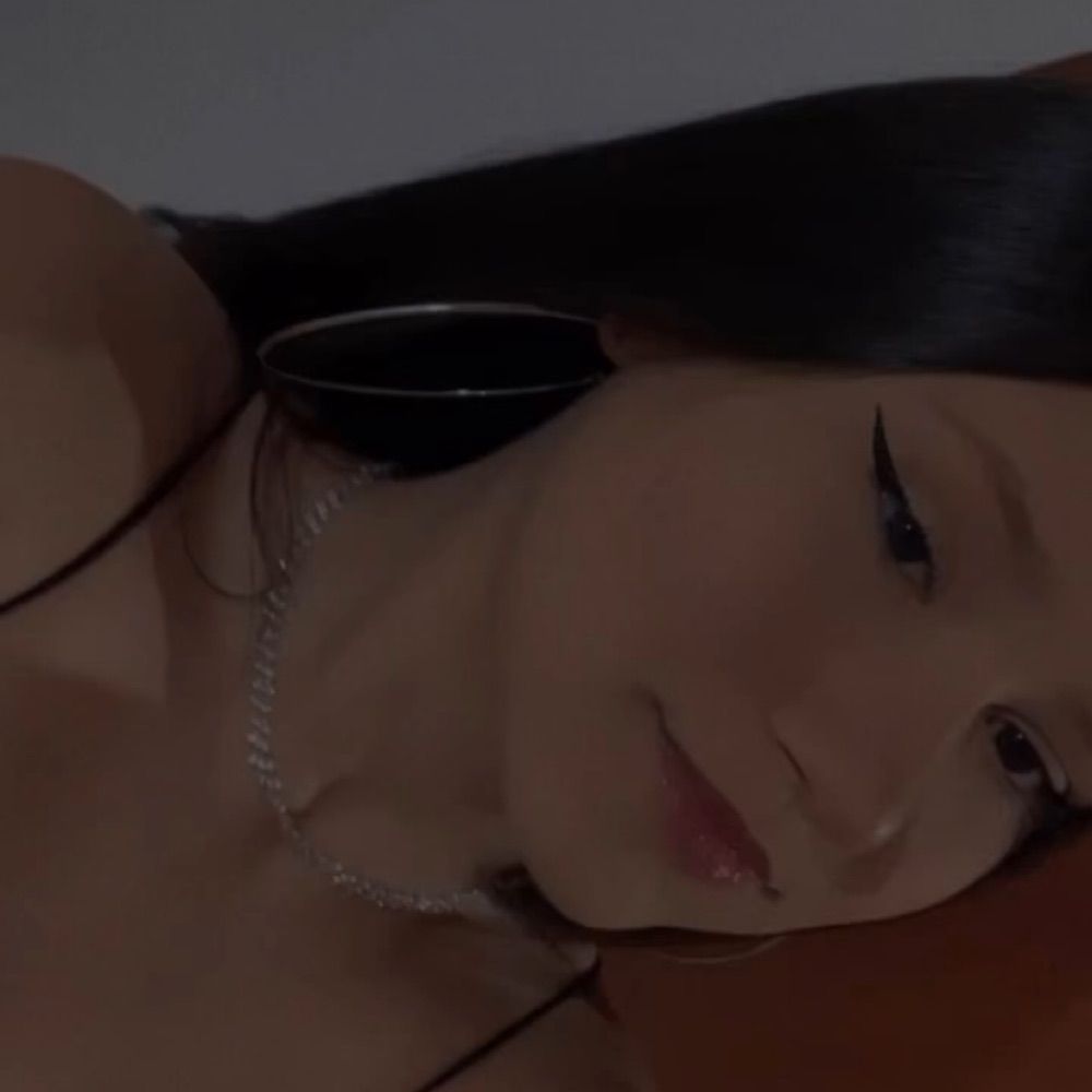 𝓨