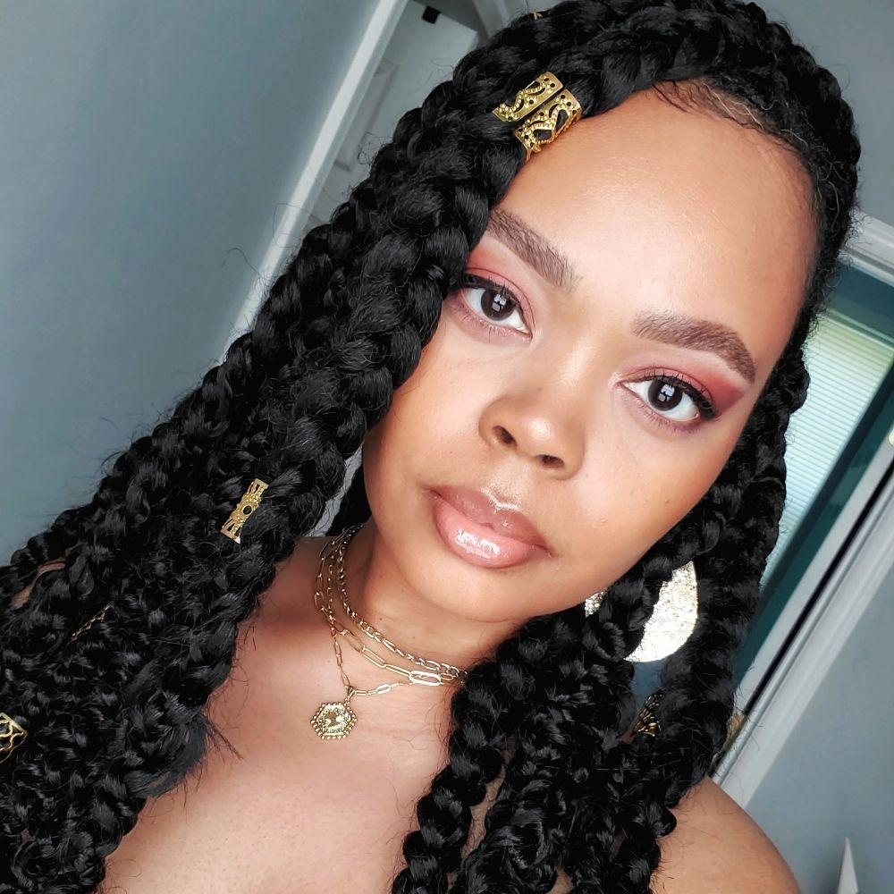 Gigi 🌺 Illustrator/Designer