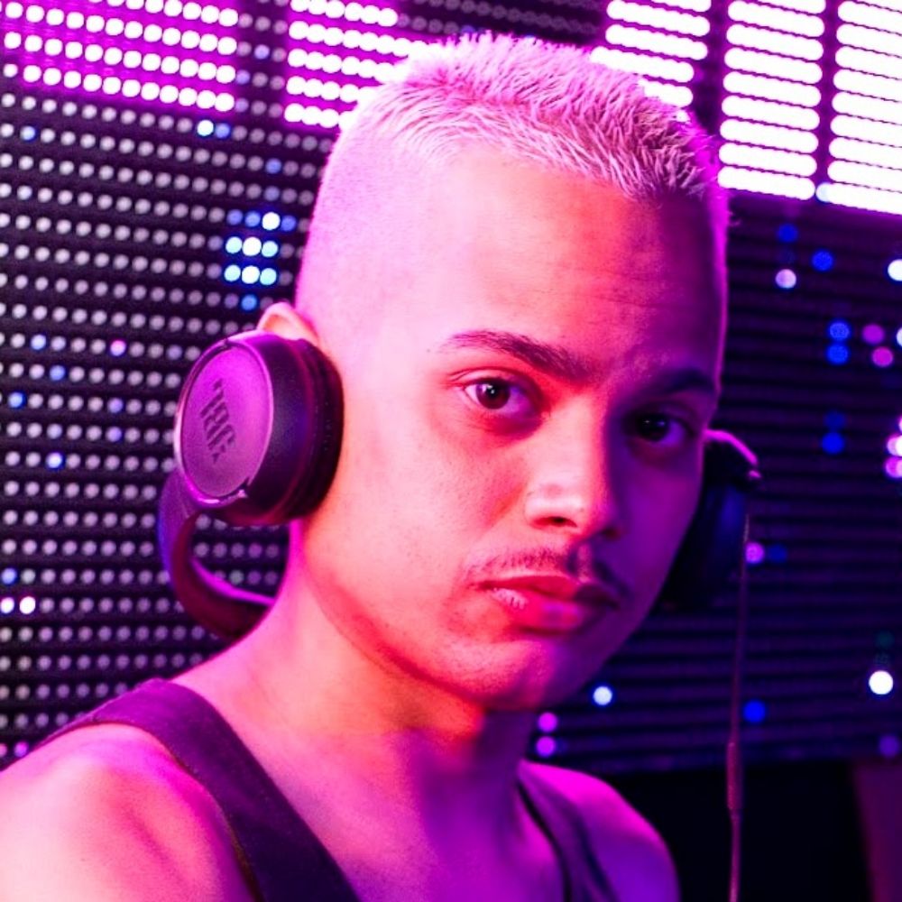 ᵈʲ 🇩 🇷 ⚡ 🇬 🎧 🇭  