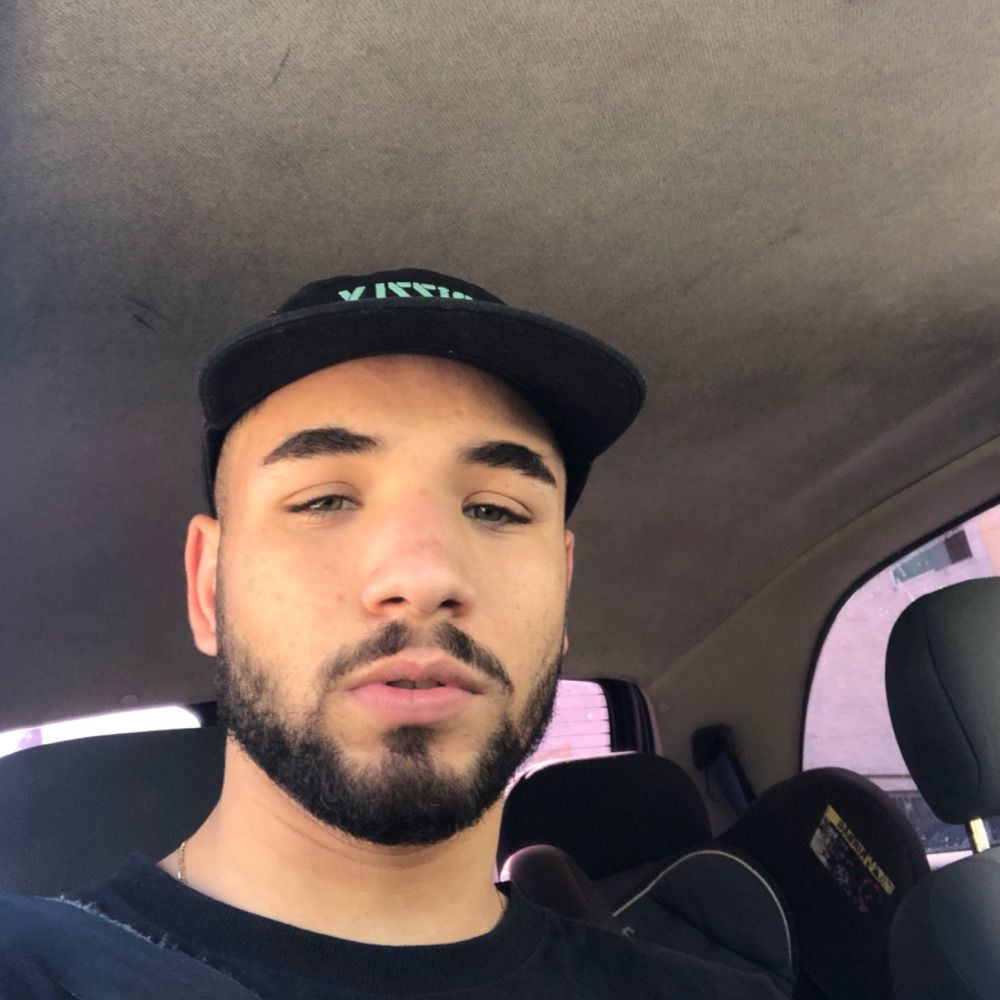  𝒜ℊ𝓊𝒾𝒶𝓇 🏄🏻‍♂️