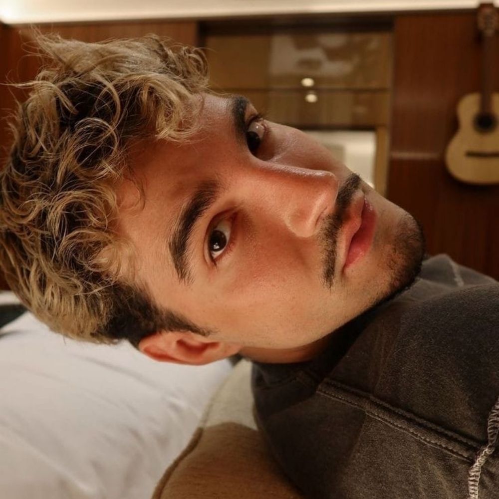 LAVIS ‿⸼ ⋆ 🎸 ₊ ∗ 🧸