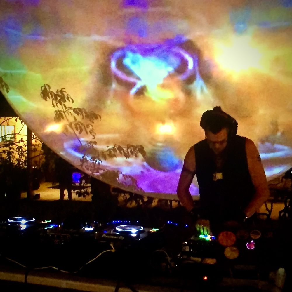 Greg Axe / den•I•zen