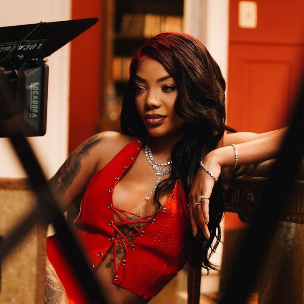 Ludmilla in the house