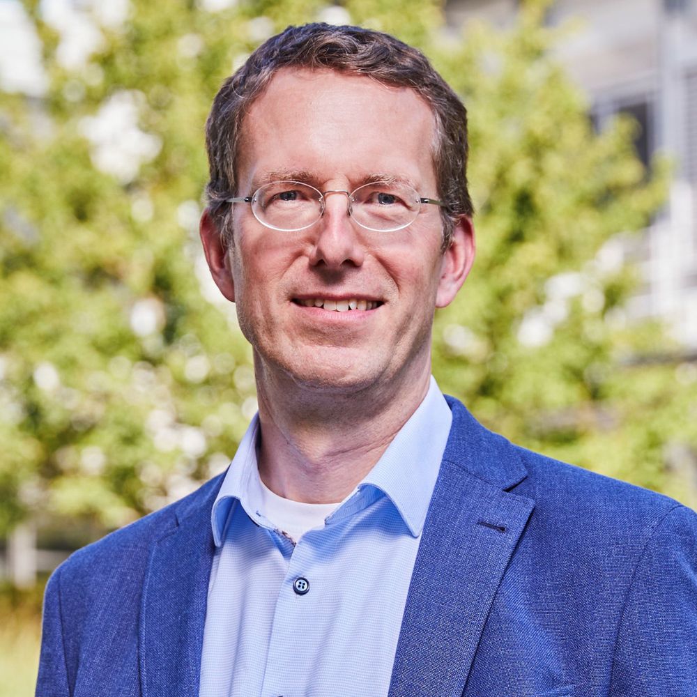 Helge B. Bode