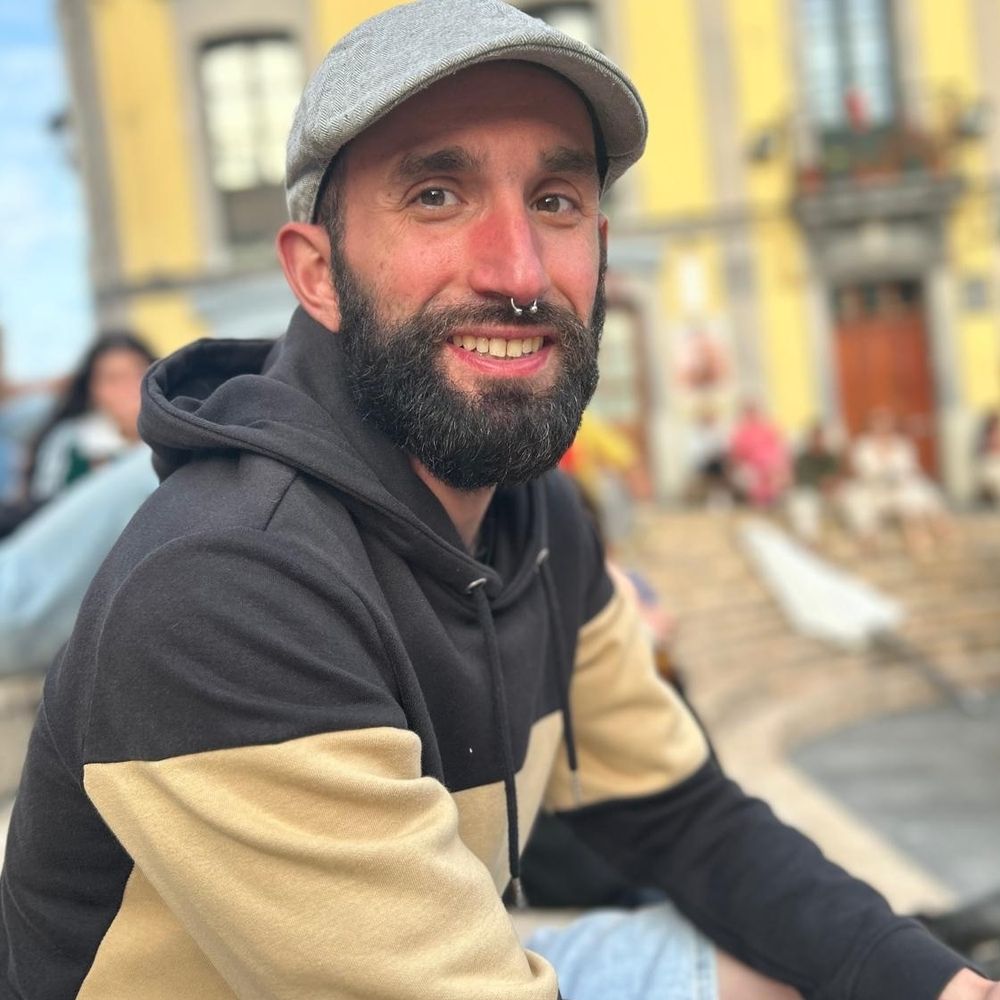 Álvaro Granda 🔻