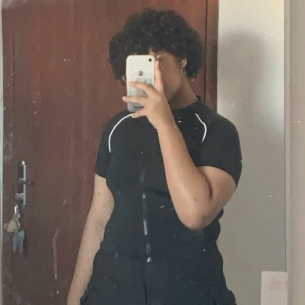 𖣂.