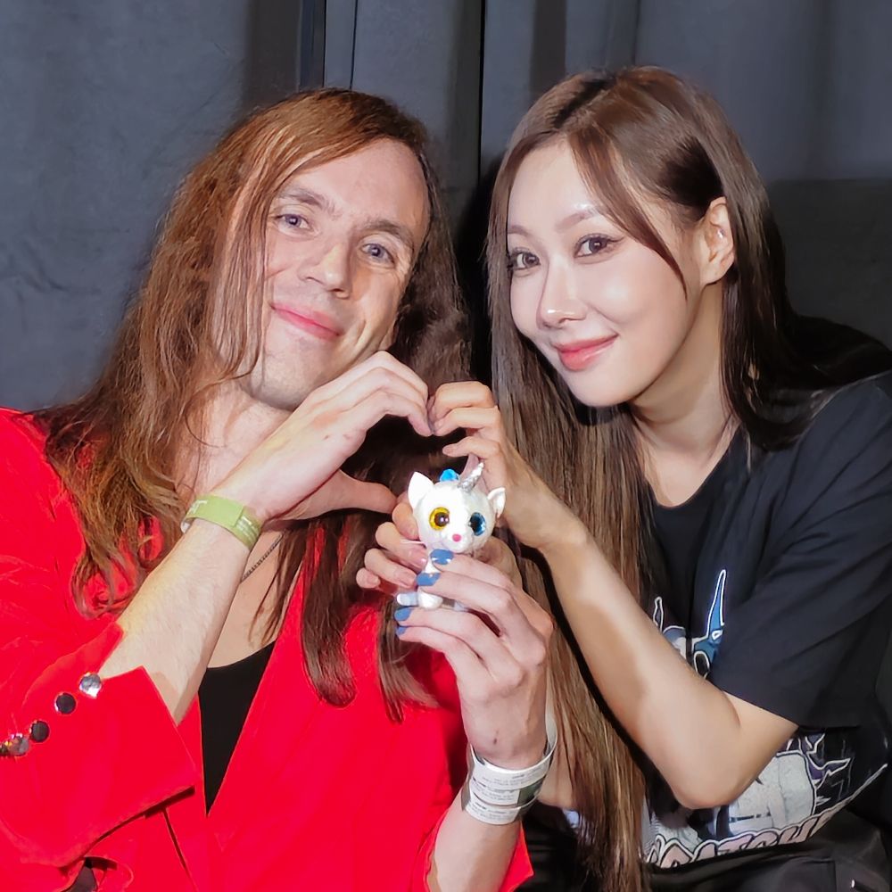~Siy~ held a unicorn cat w/ Handong 11/13/24