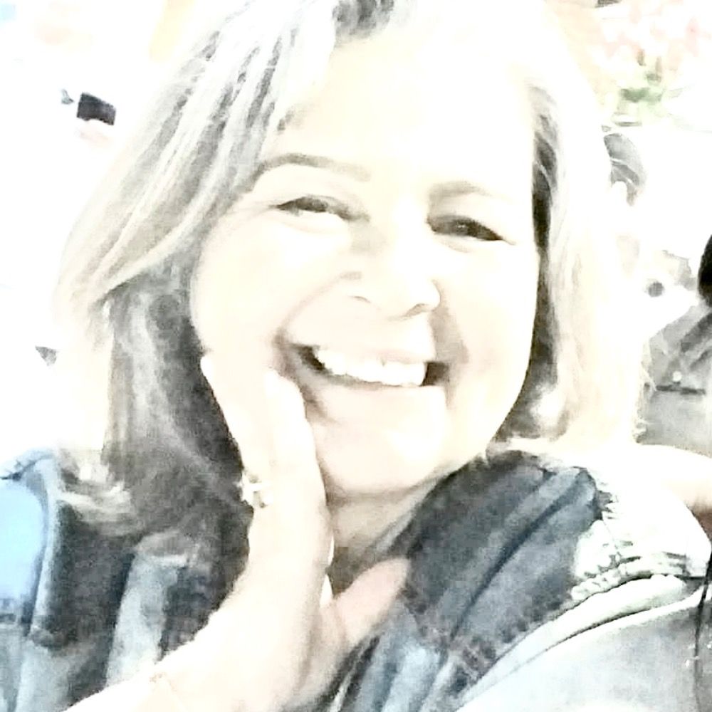 Regina Moura's avatar