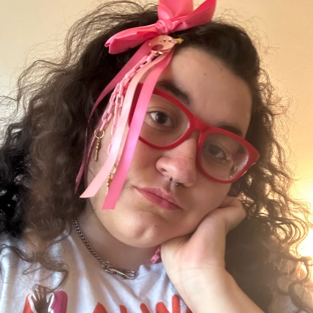 De (she/her)