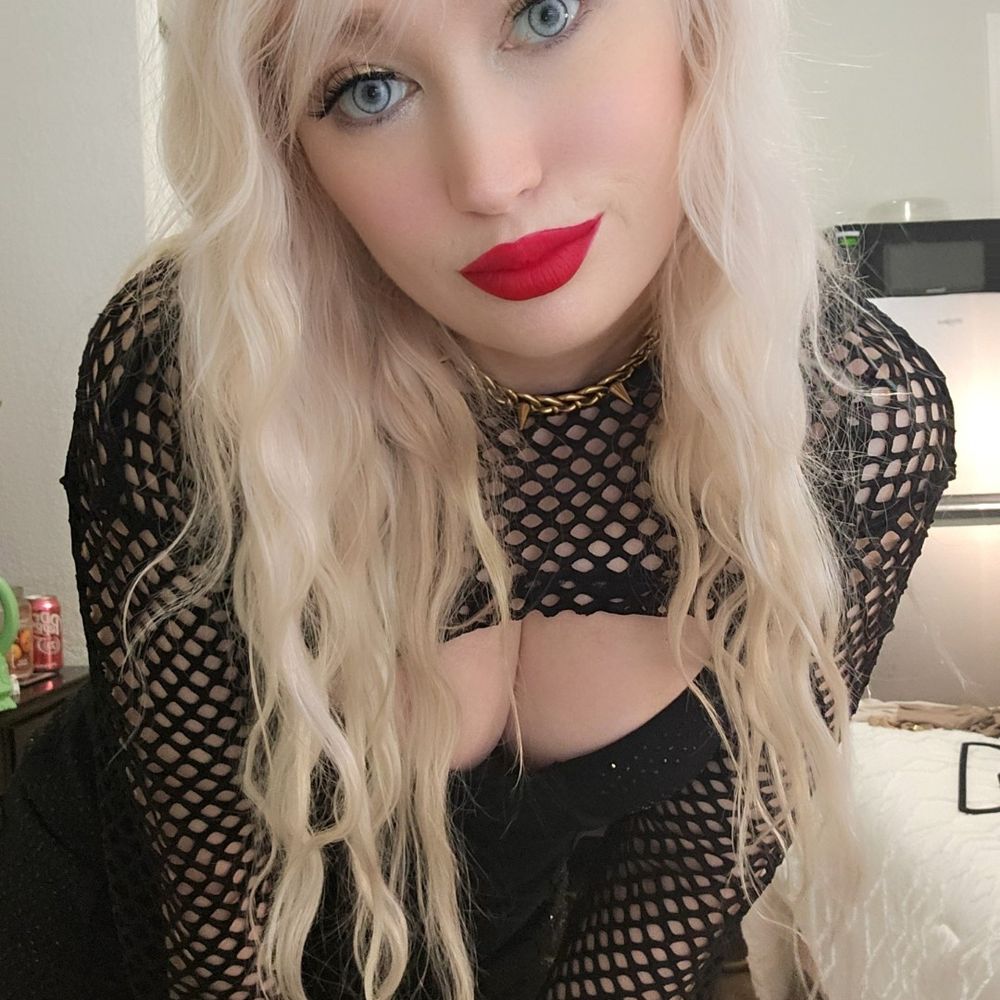 Hot Topic Waifu