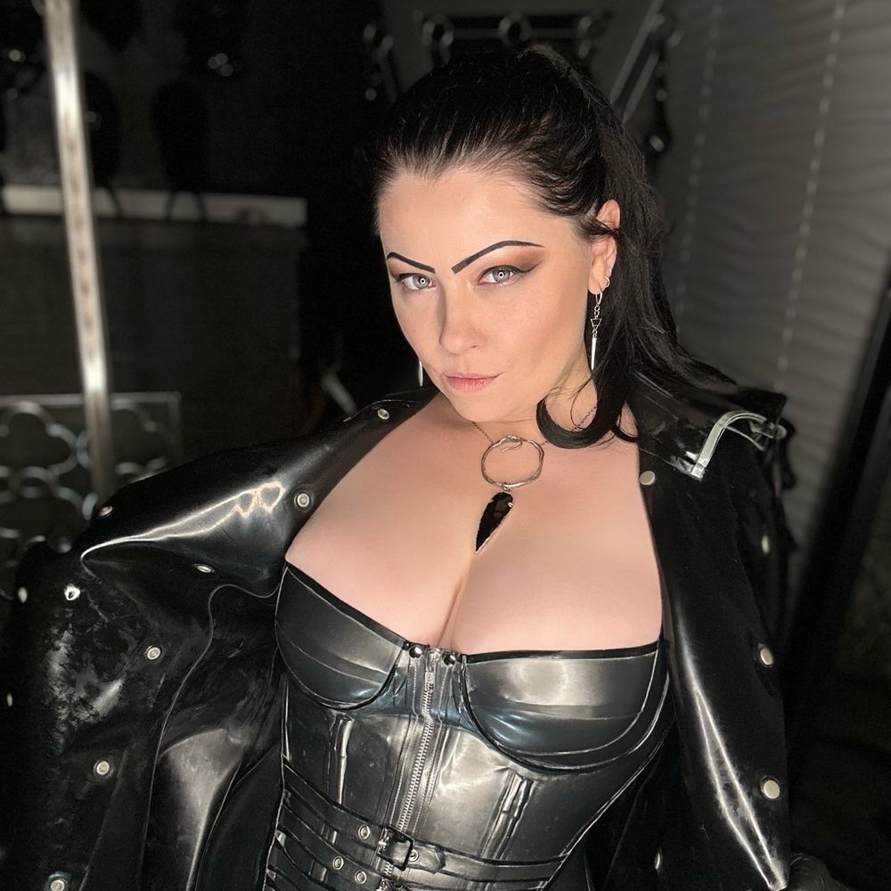 DOMINA VICTORIA RAGE