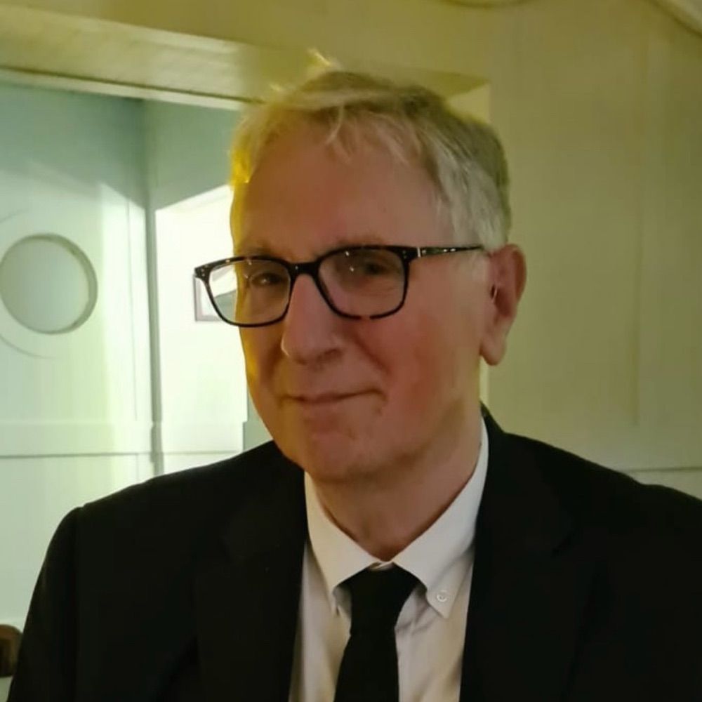 Dr Chris Lawn