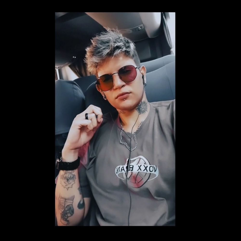 𝙄'𝙢 𝙣𝙤𝙩 𝙜𝙖𝙮, 𝙄'𝙢 𝙖 𝙙𝙮𝙠𝙚