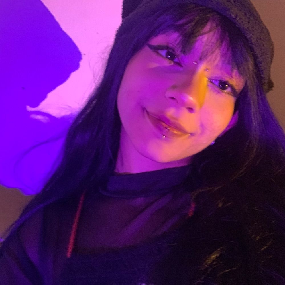 Valen tiny slut💗