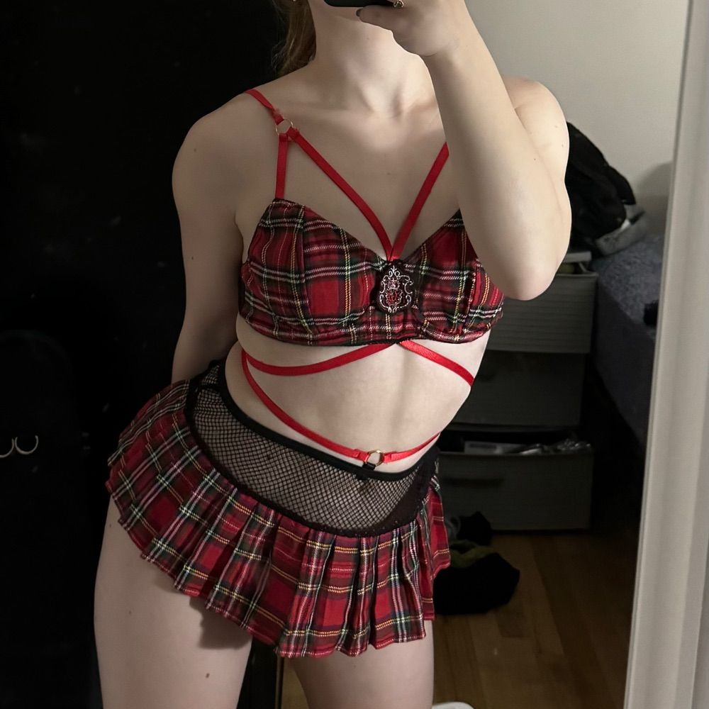 4'9" tiny RedHead 😜