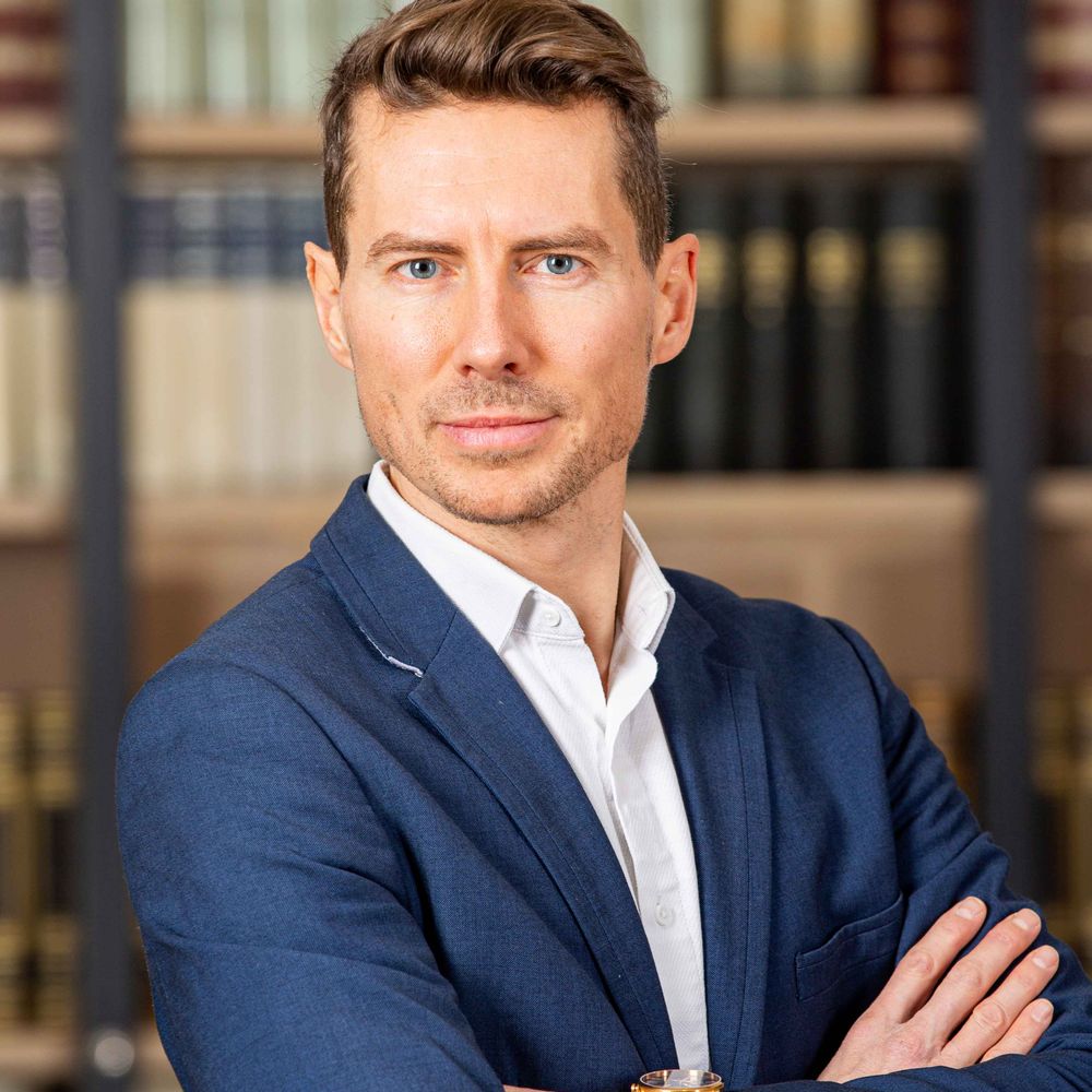 Dr. Etienne V. Langlois