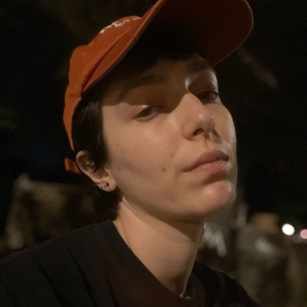 Zoe Yale (they/he)