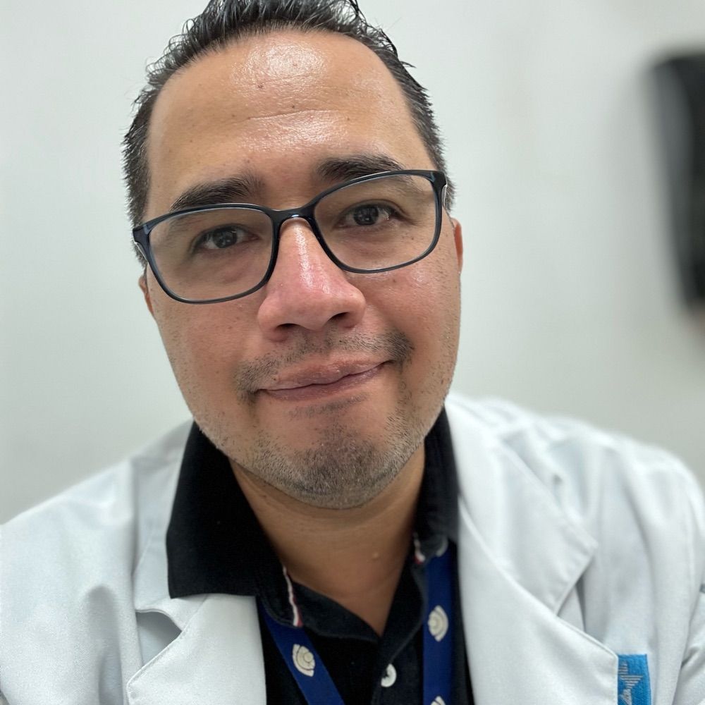 Dr. Julián Campos