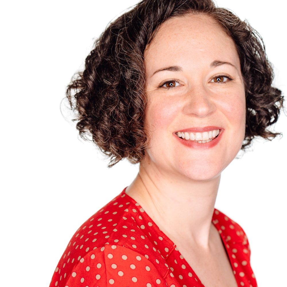 Dr Elizabeth English
