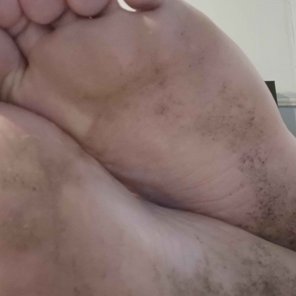 slutty foot puppy~