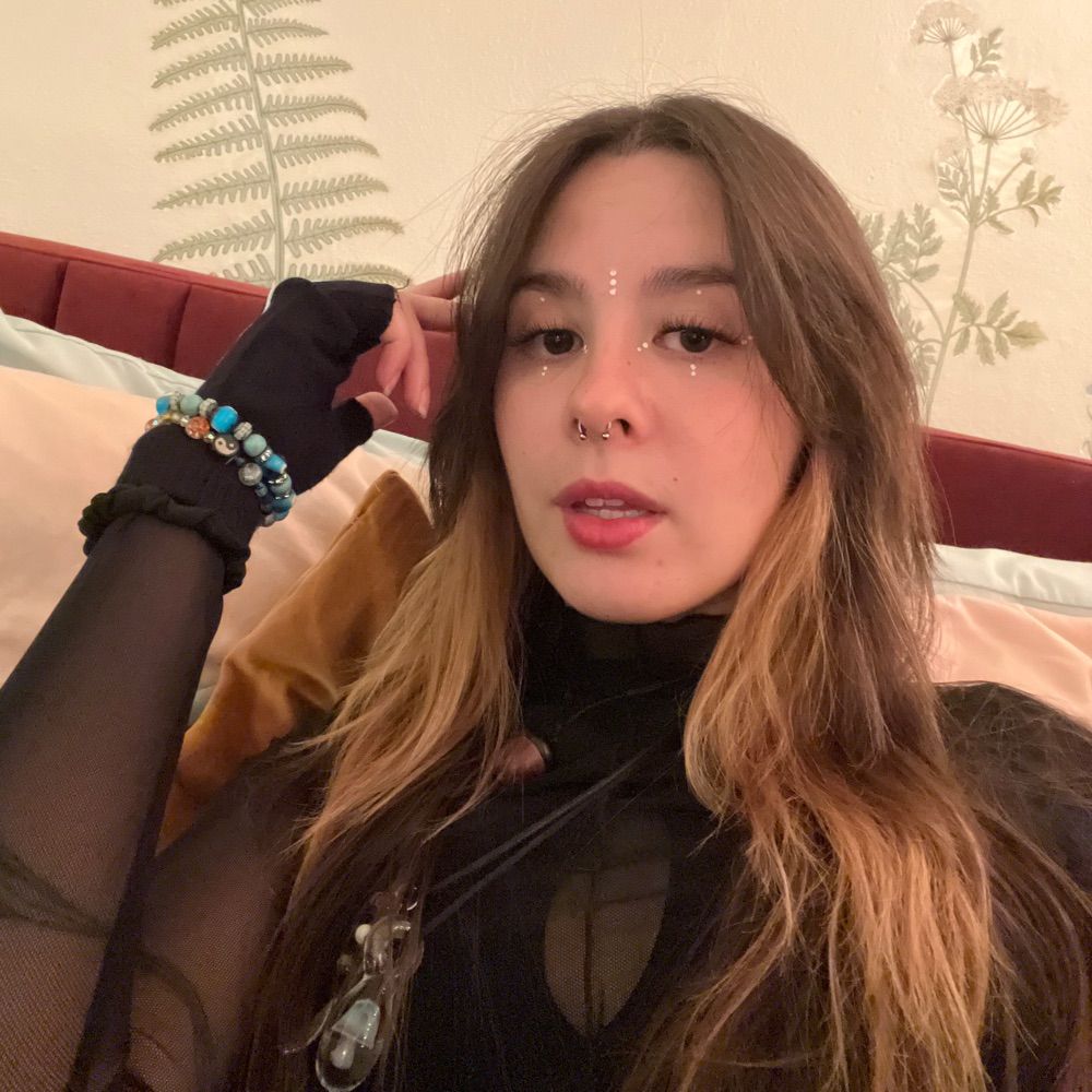 frog girl 🪷