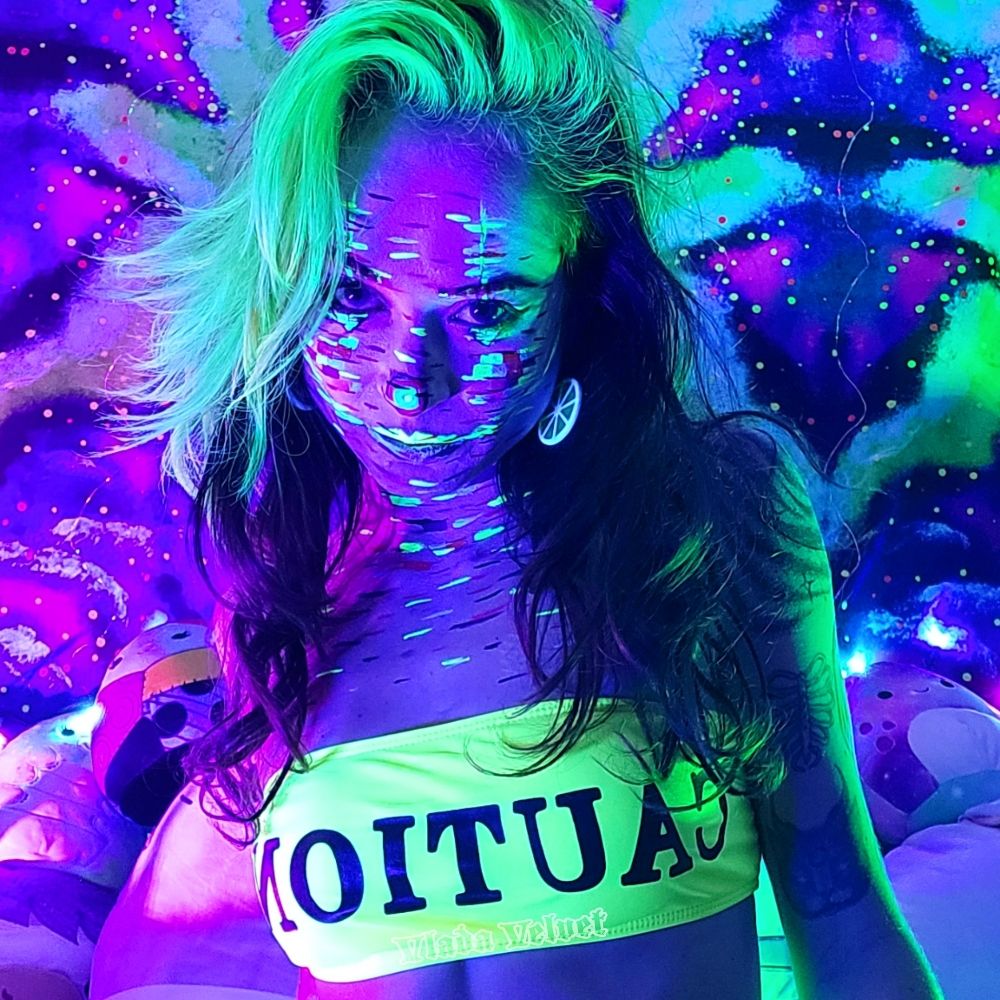 V 😊 aka Astral Artist