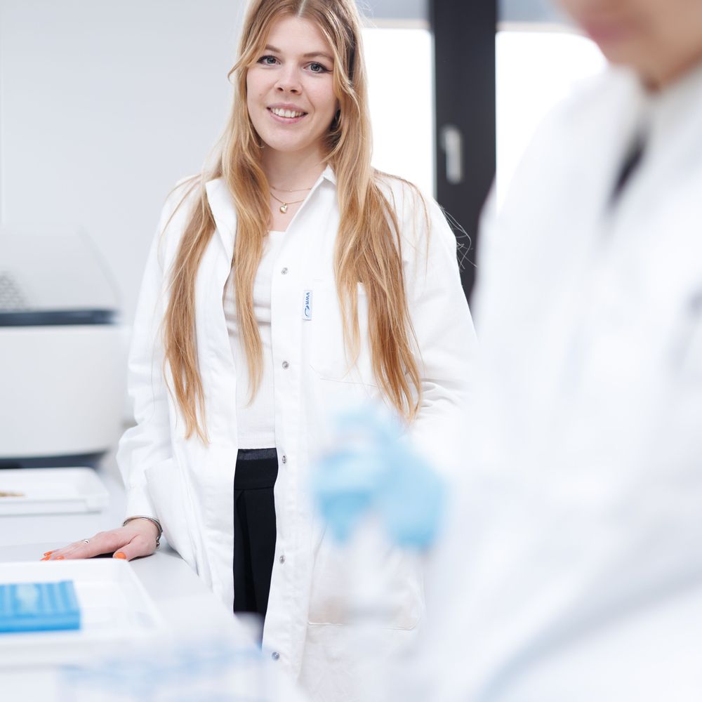Dr Emese Végh
