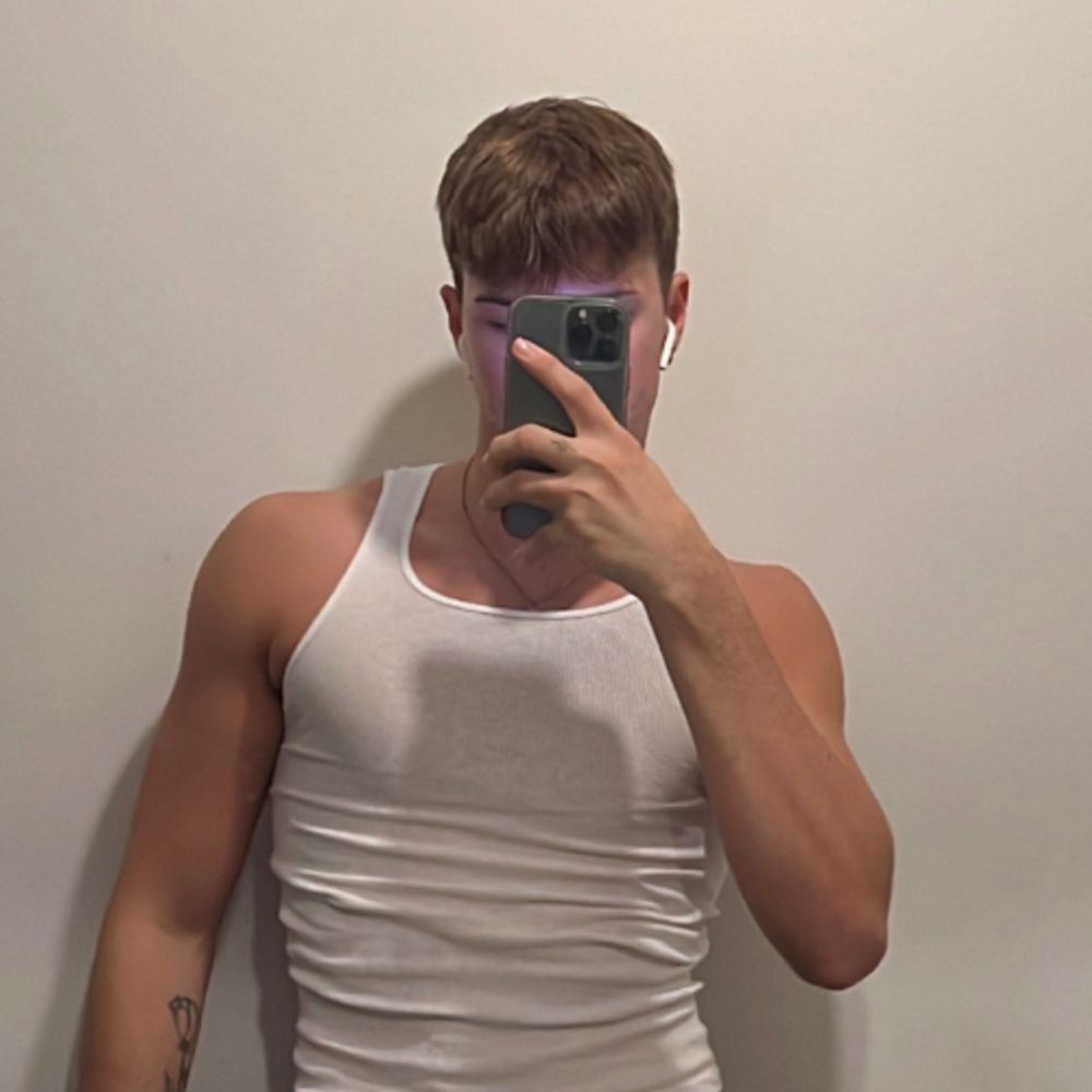 toytroy  🍆🎱🏈👊🍑 HUGE DILDO LOVER