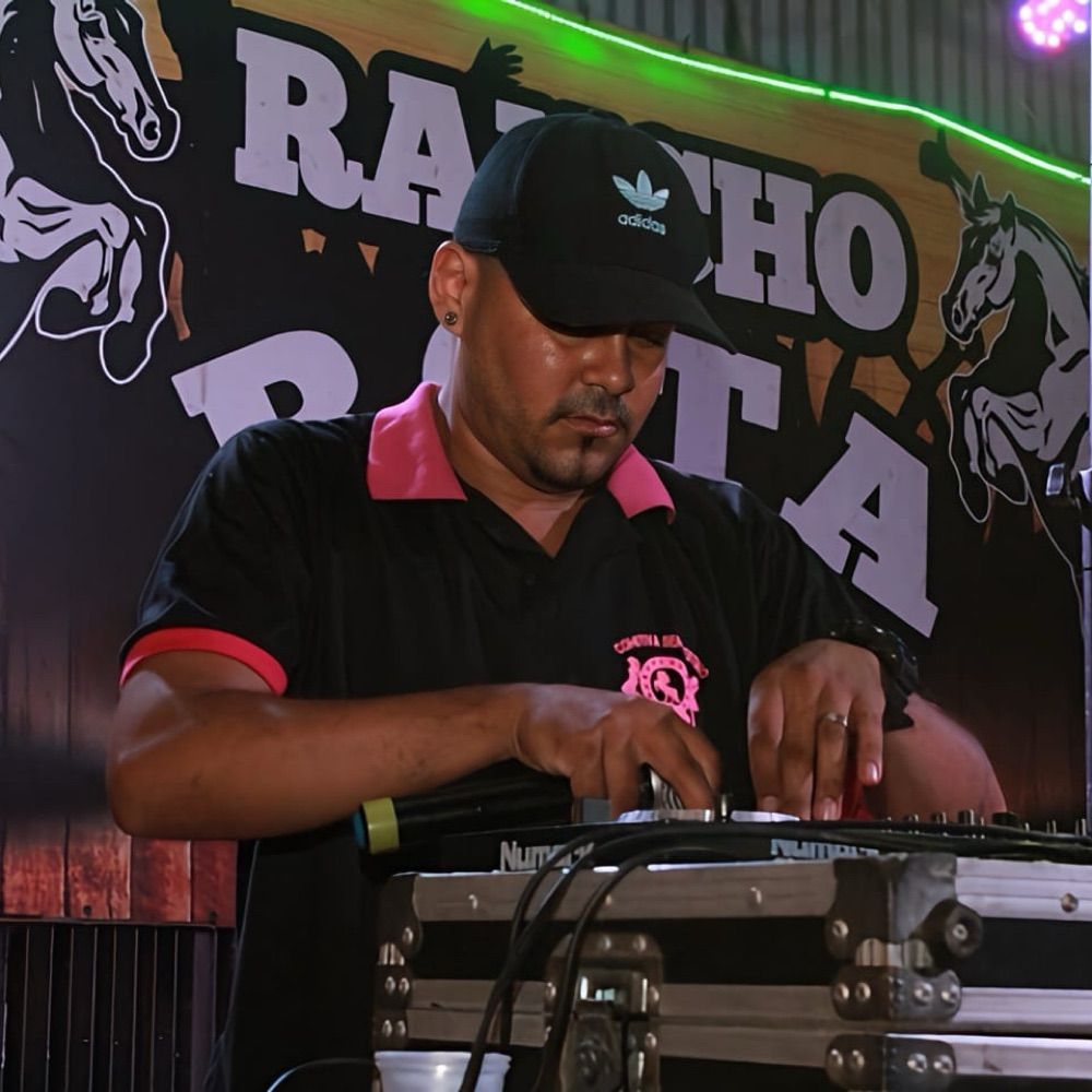 DJ Douglas Dusheik 🎧