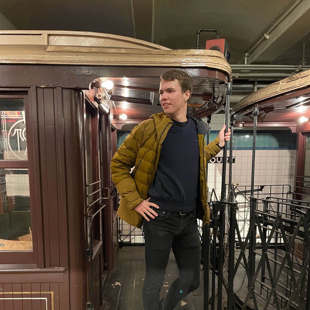 James 🚃