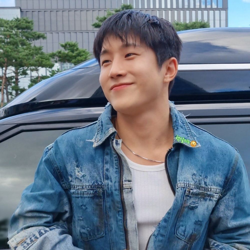 Jinjin de terno no IG