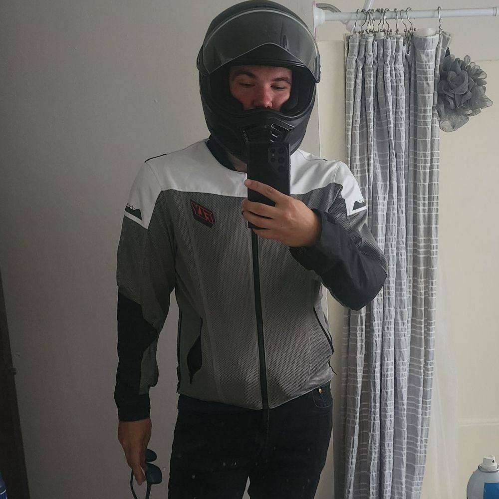 Chris 🏍