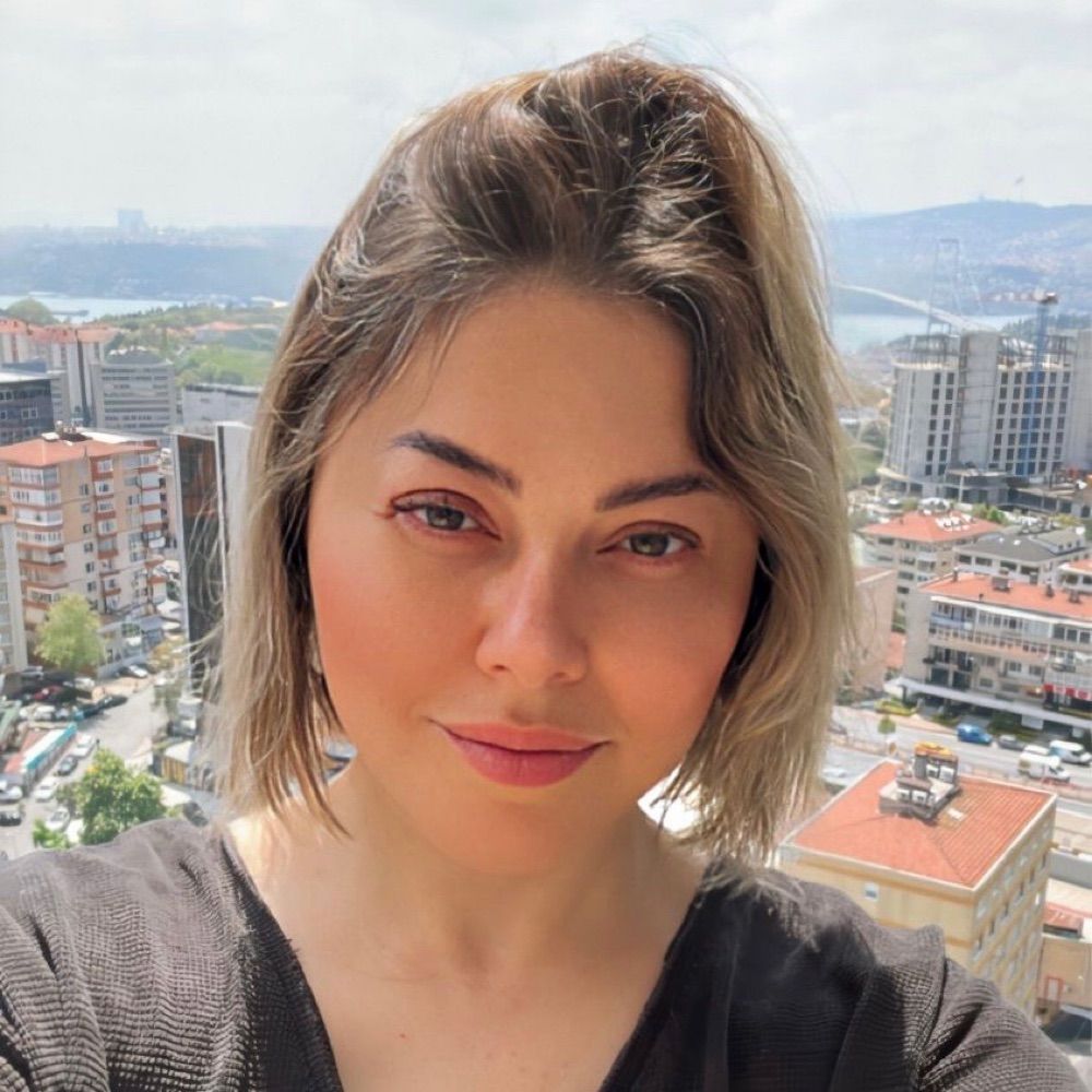 Lily Nikfar