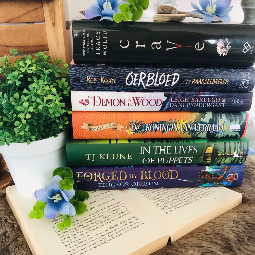 Sandra (books are my oxygen)