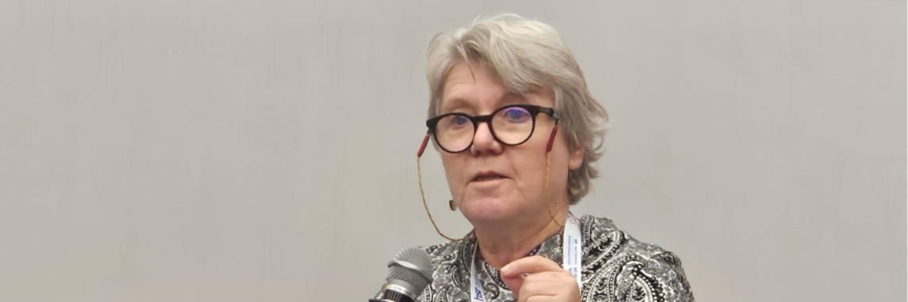 Helen Schneider