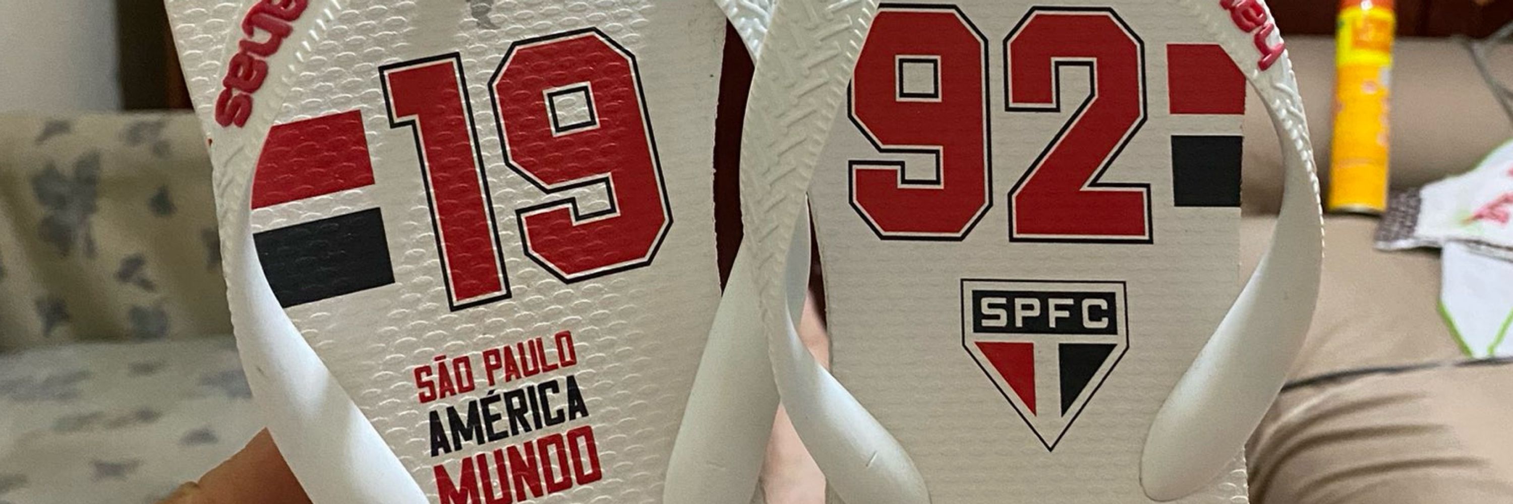Amanda pé tricolor