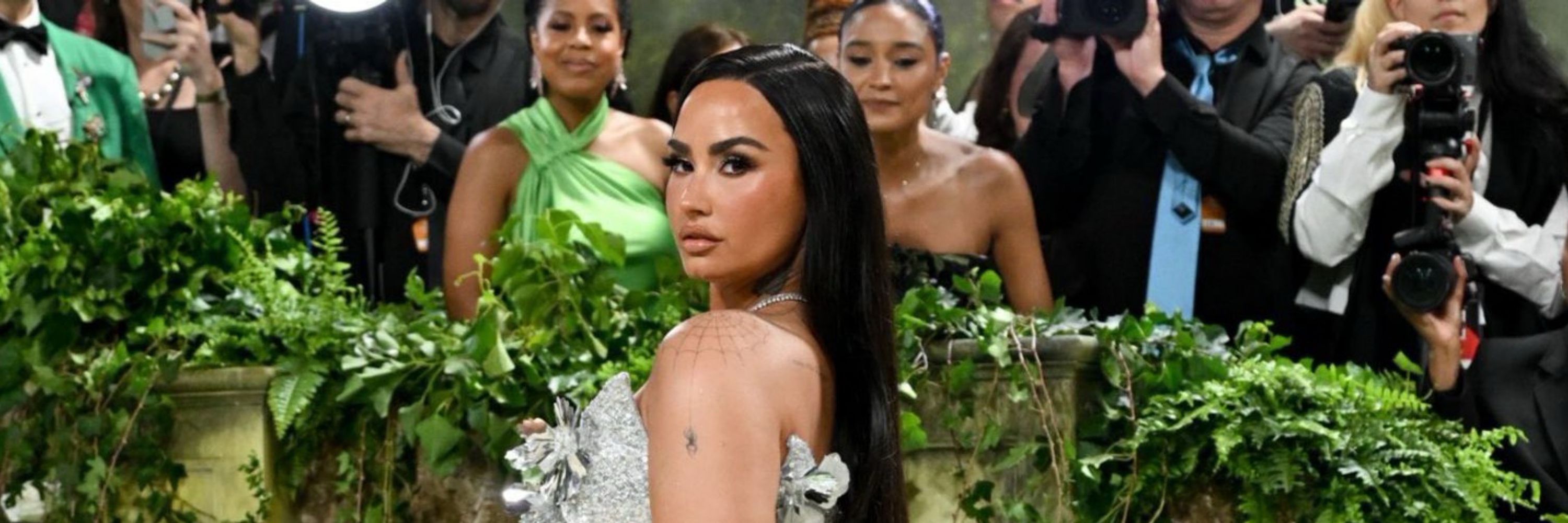 jovs ✨conheceu a demi 